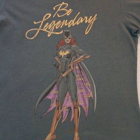 Batgirl Be Legendary Tshirt Women's Size Small  (fitted) Brand Six Flags PTP 15" - Picture 1 of 6